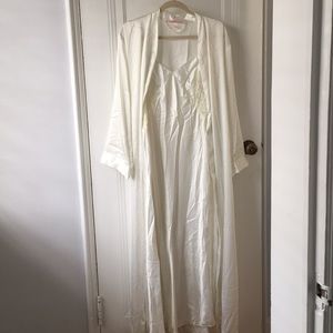 Victoria’s Secret Bridal Nightgown& Robe